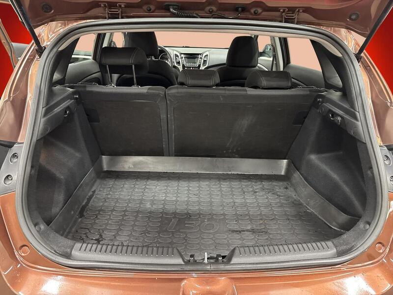 Hyundai i30 5d vaihtoauto