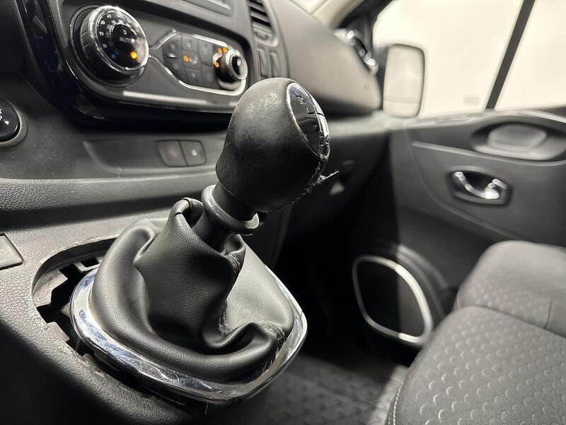 Opel Vivaro vaihtoauto