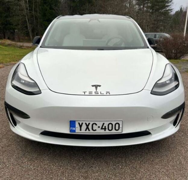 Tesla Model 3 vaihtoauto