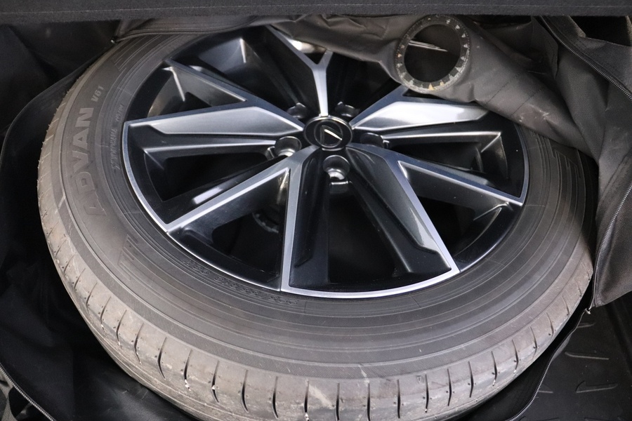 Lexus LBX vaihtoauto