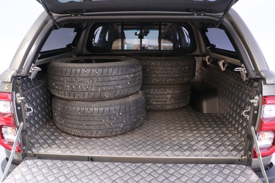 Toyota Hilux vaihtoauto