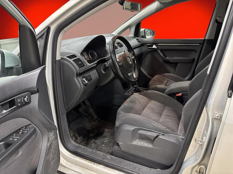 Volkswagen Touran vaihtoauto