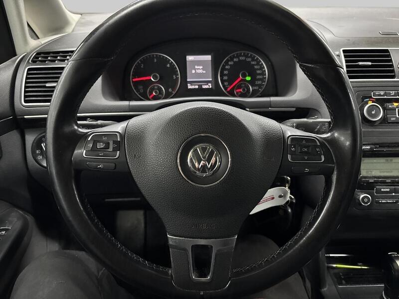 Volkswagen Touran vaihtoauto