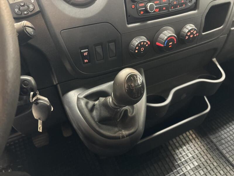 Nissan NV400 vaihtoauto