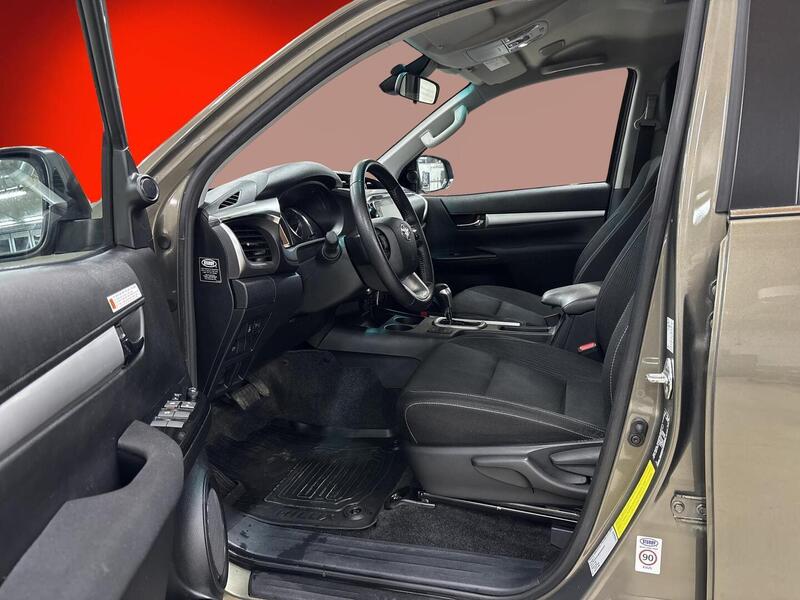 Toyota Hilux vaihtoauto