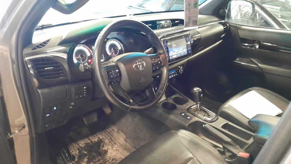 Toyota Hilux vaihtoauto