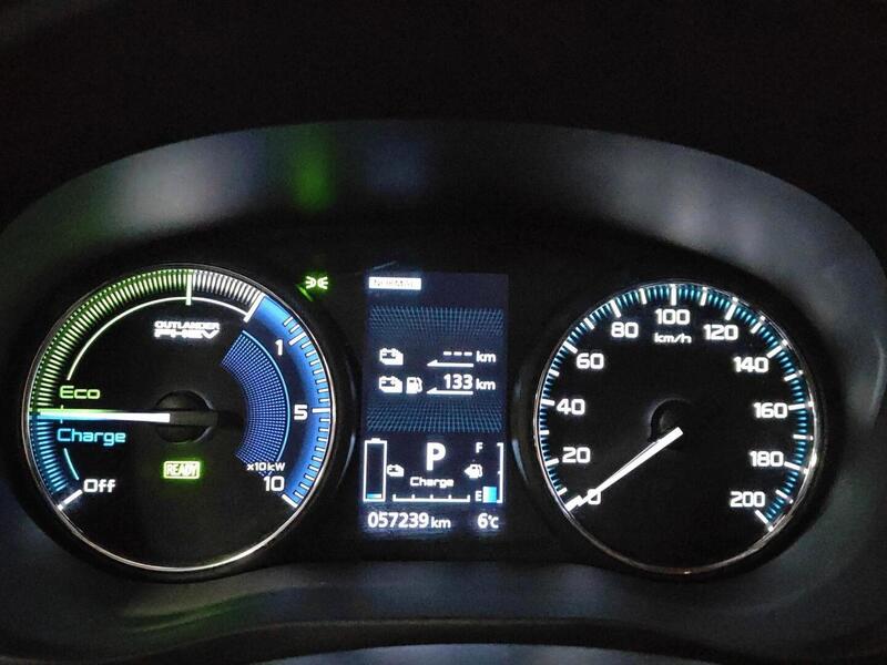 Mitsubishi Outlander PHEV vaihtoauto