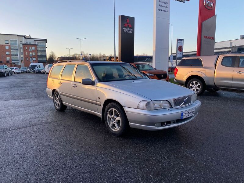 Volvo V70 vaihtoauto