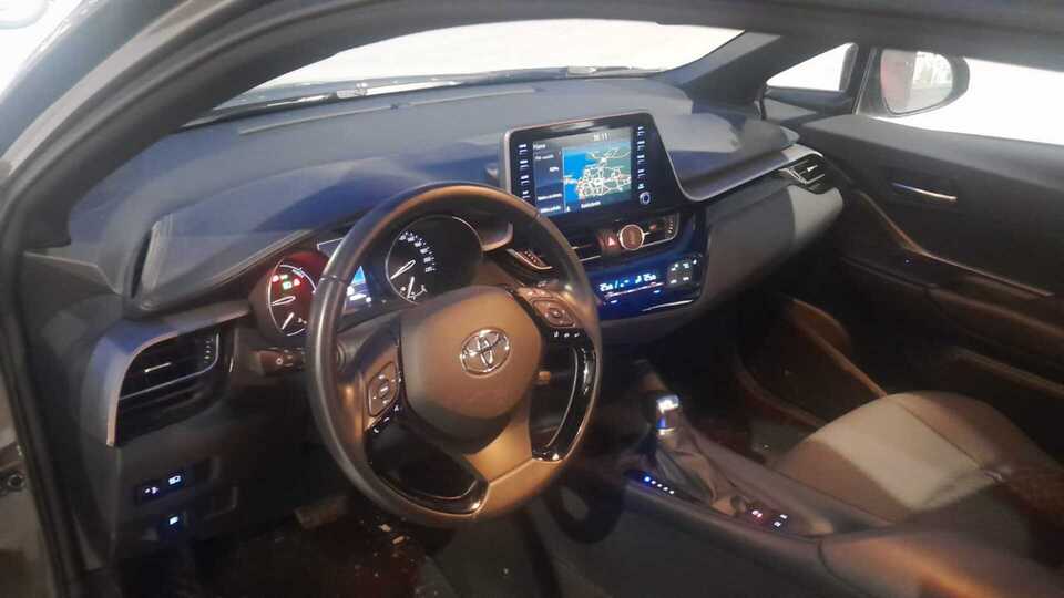 Toyota C-HR vaihtoauto