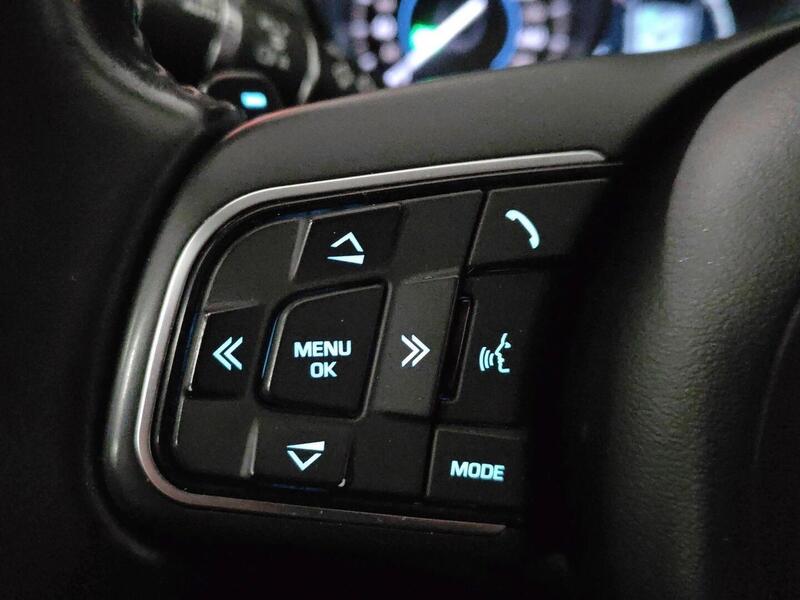 Jaguar F-PACE vaihtoauto