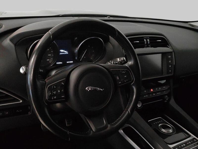 Jaguar F-PACE vaihtoauto