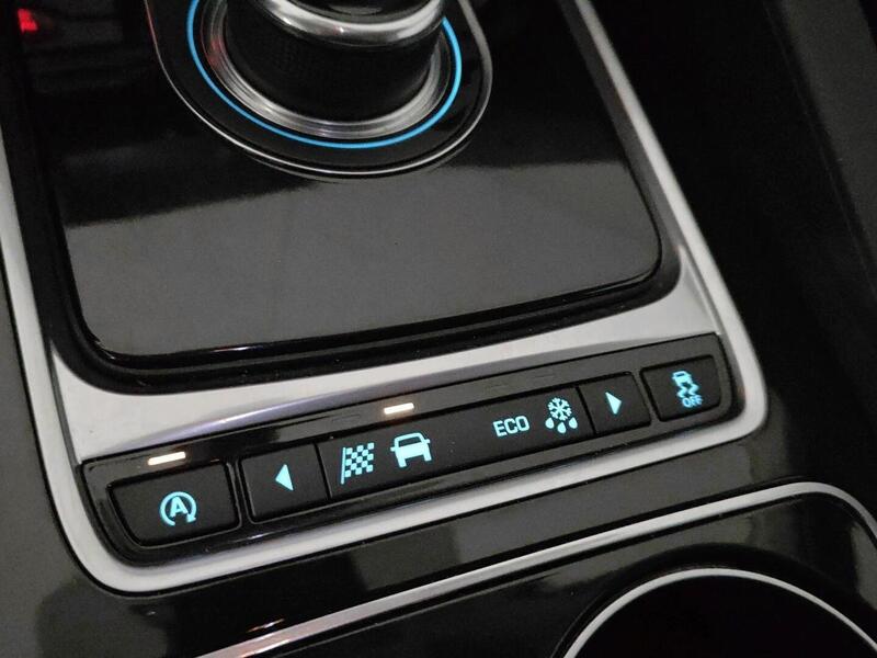 Jaguar F-PACE vaihtoauto