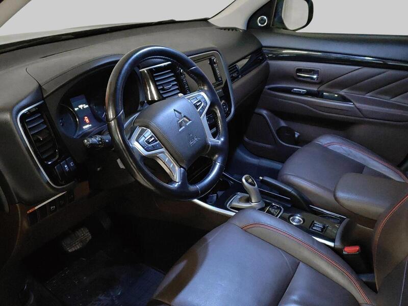 Mitsubishi Outlander PHEV vaihtoauto