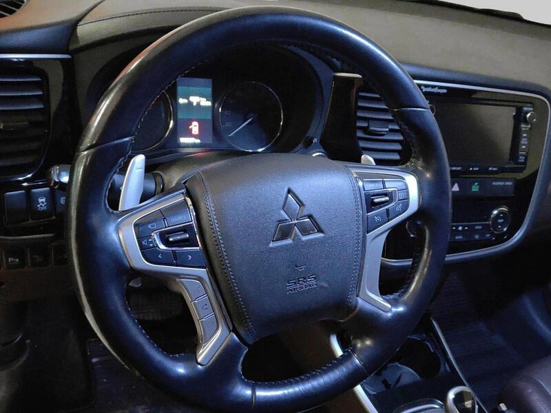 Mitsubishi Outlander PHEV vaihtoauto