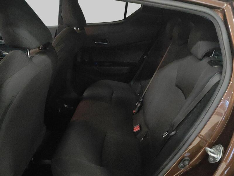 Toyota C-HR vaihtoauto