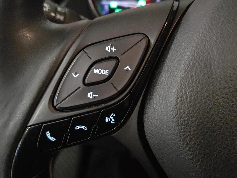 Toyota C-HR vaihtoauto