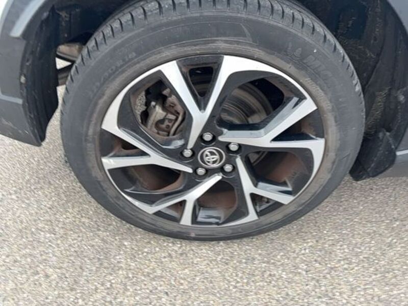 Toyota C-HR vaihtoauto