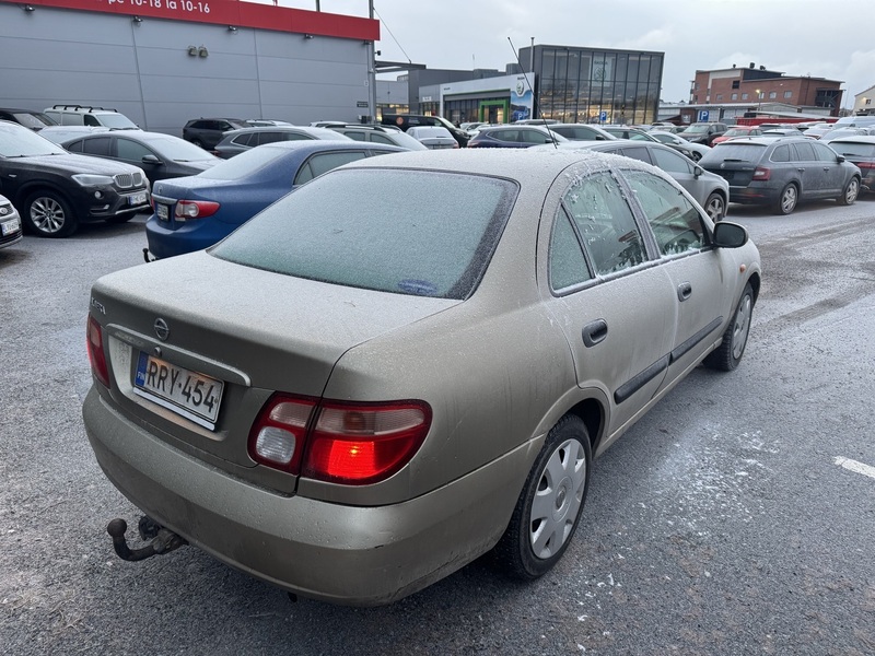 Nissan Almera vaihtoauto