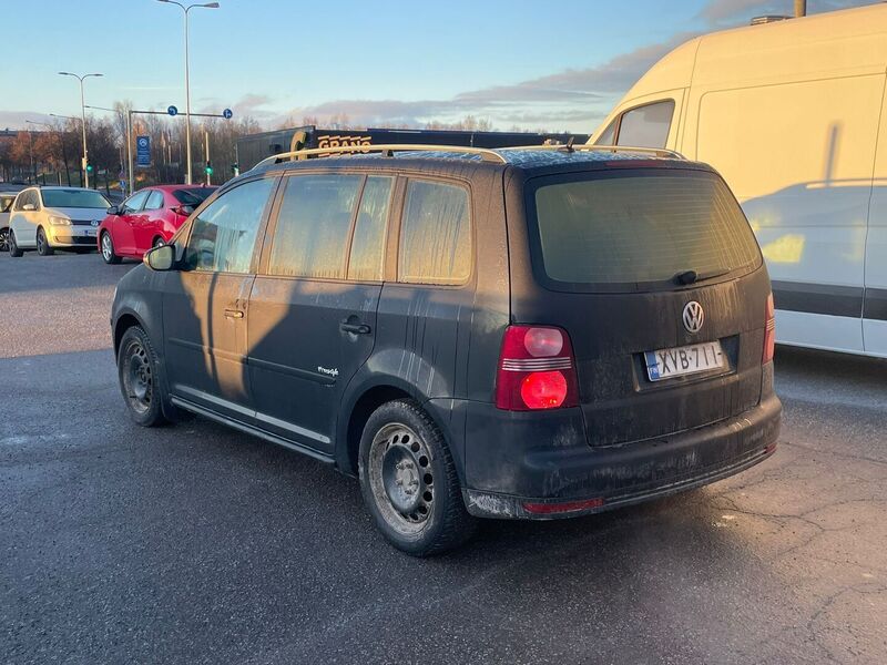 Volkswagen Touran vaihtoauto