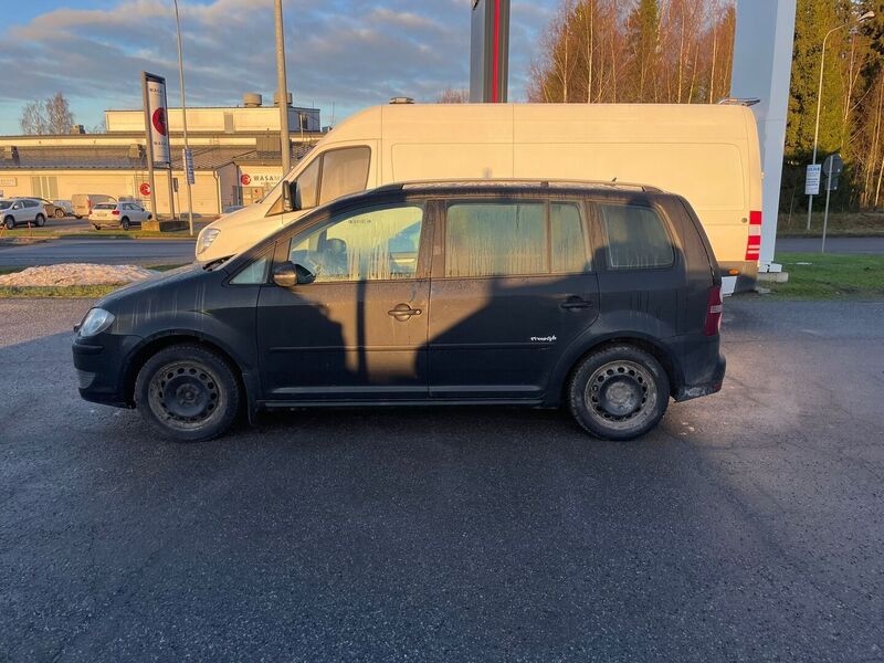 Volkswagen Touran vaihtoauto