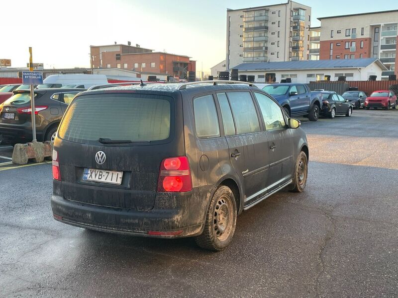 Volkswagen Touran vaihtoauto