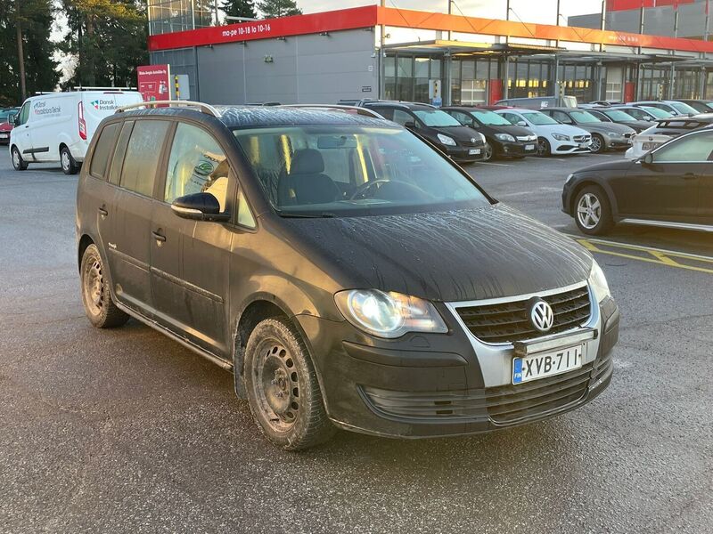 Volkswagen Touran vaihtoauto
