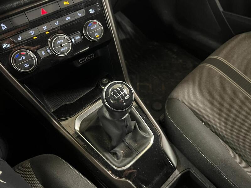 Volkswagen T-Roc vaihtoauto