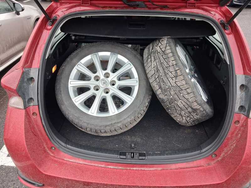 Toyota Auris vaihtoauto