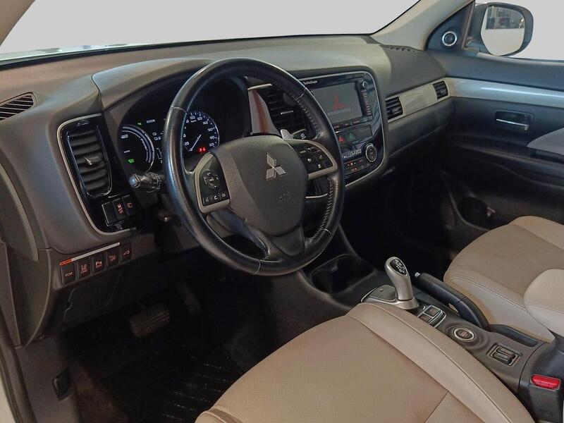 Mitsubishi Outlander PHEV vaihtoauto