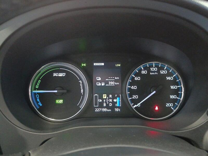 Mitsubishi Outlander PHEV vaihtoauto