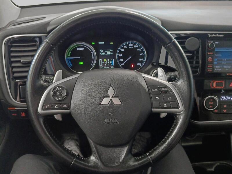 Mitsubishi Outlander PHEV vaihtoauto