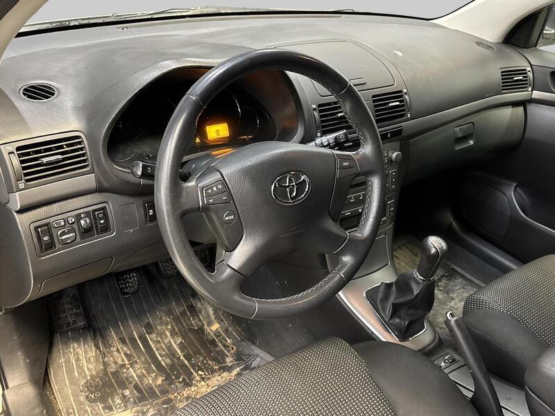 Toyota Avensis vaihtoauto