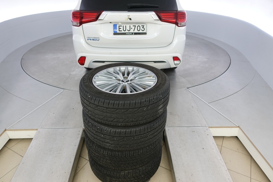 Mitsubishi Outlander PHEV vaihtoauto