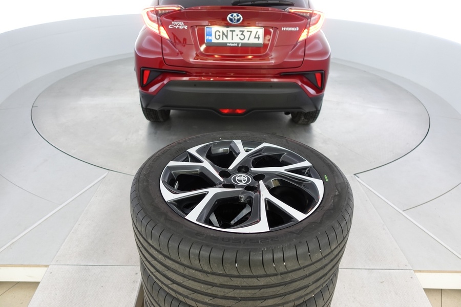 Toyota C-HR vaihtoauto