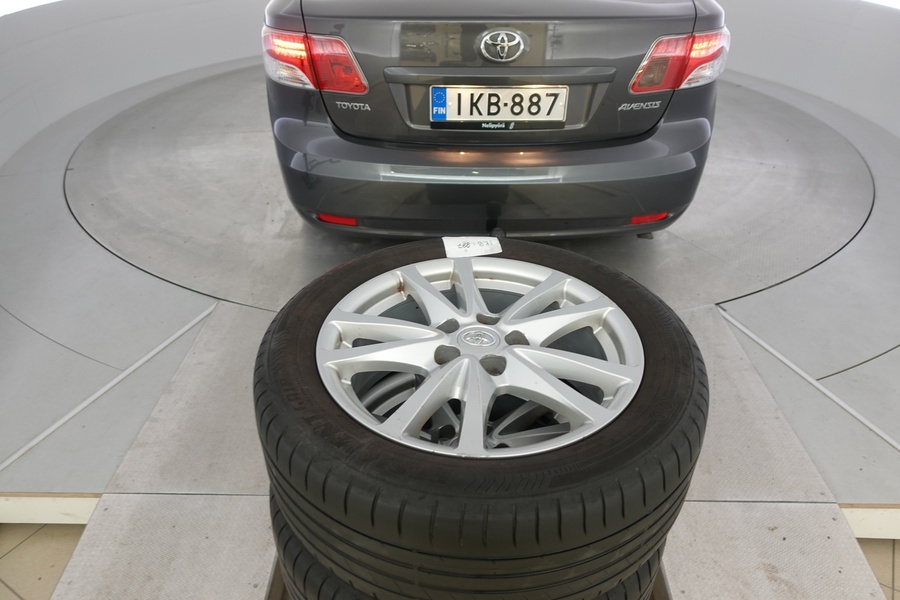 Toyota Avensis vaihtoauto