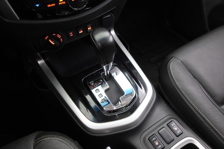 Nissan Navara vaihtoauto