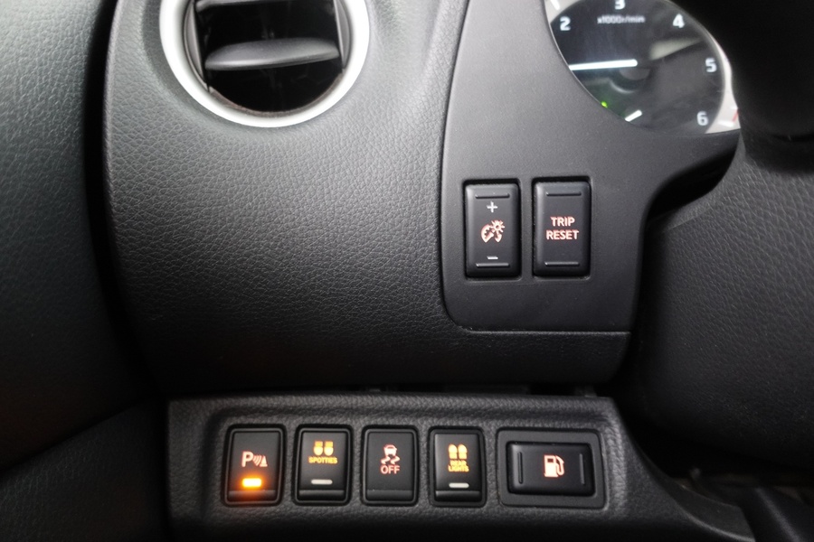 Nissan Navara vaihtoauto