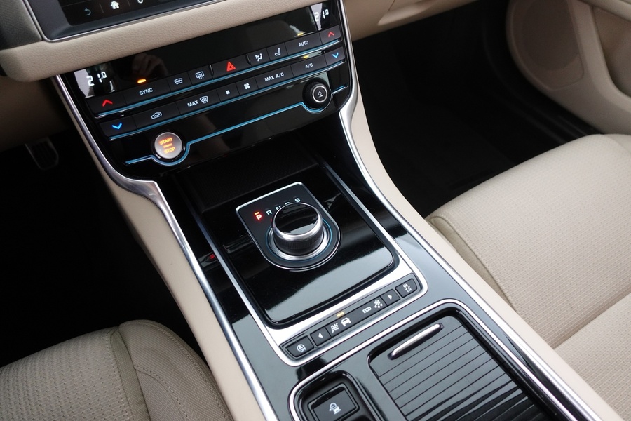 Jaguar XF vaihtoauto