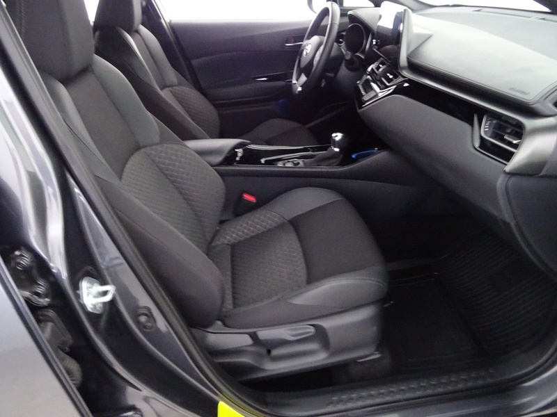 Toyota C-HR vaihtoauto