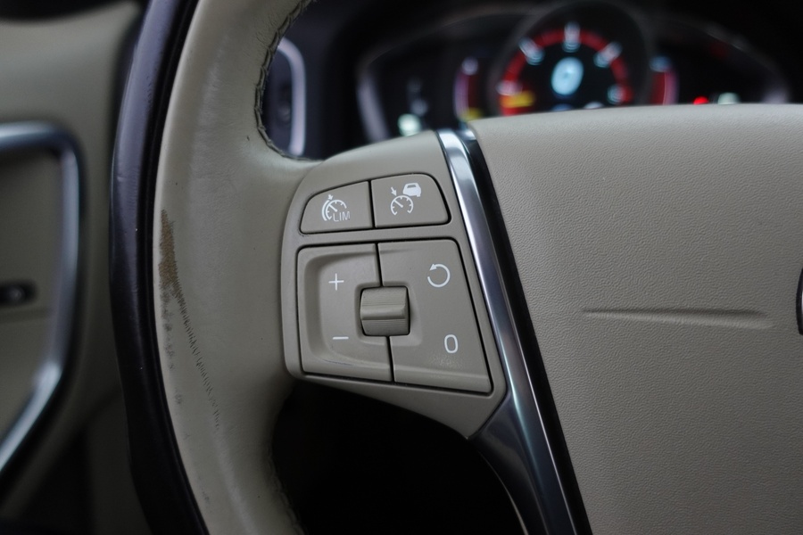 Volvo V60 Cross Country vaihtoauto