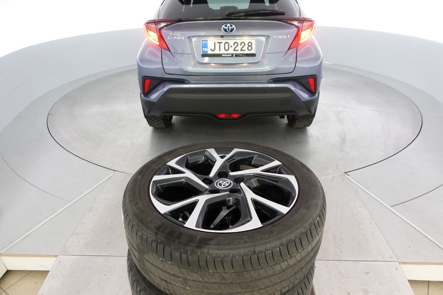 Toyota C-HR vaihtoauto