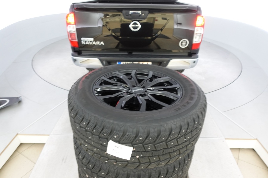 Nissan Navara vaihtoauto