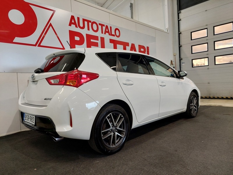 Toyota Auris vaihtoauto