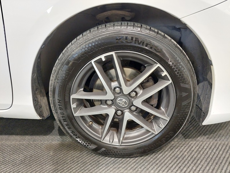 Toyota Auris vaihtoauto