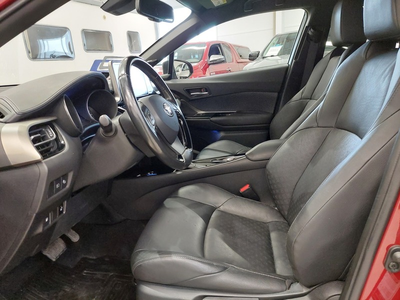 Toyota C-HR vaihtoauto