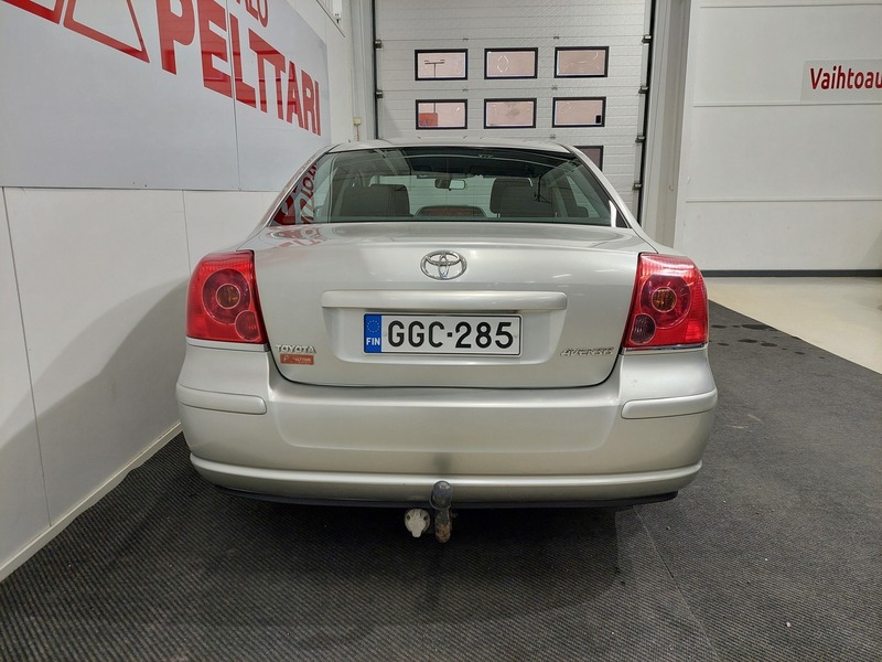 Toyota Avensis vaihtoauto