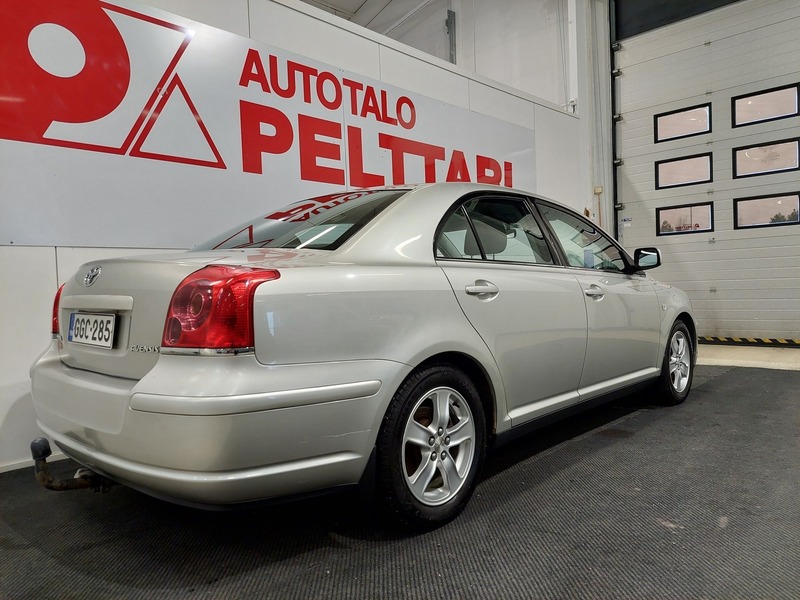 Toyota Avensis vaihtoauto