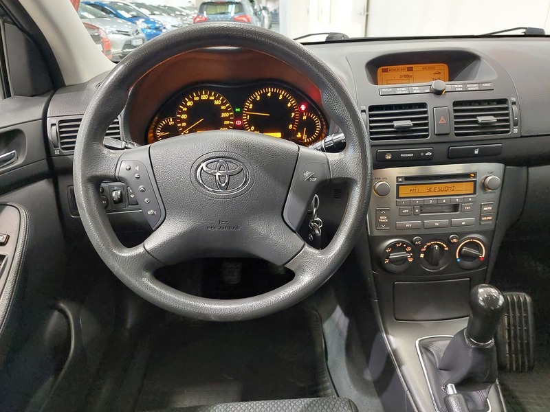 Toyota Avensis vaihtoauto