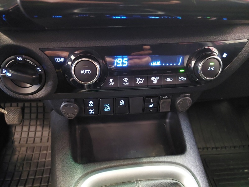 Toyota Hilux vaihtoauto