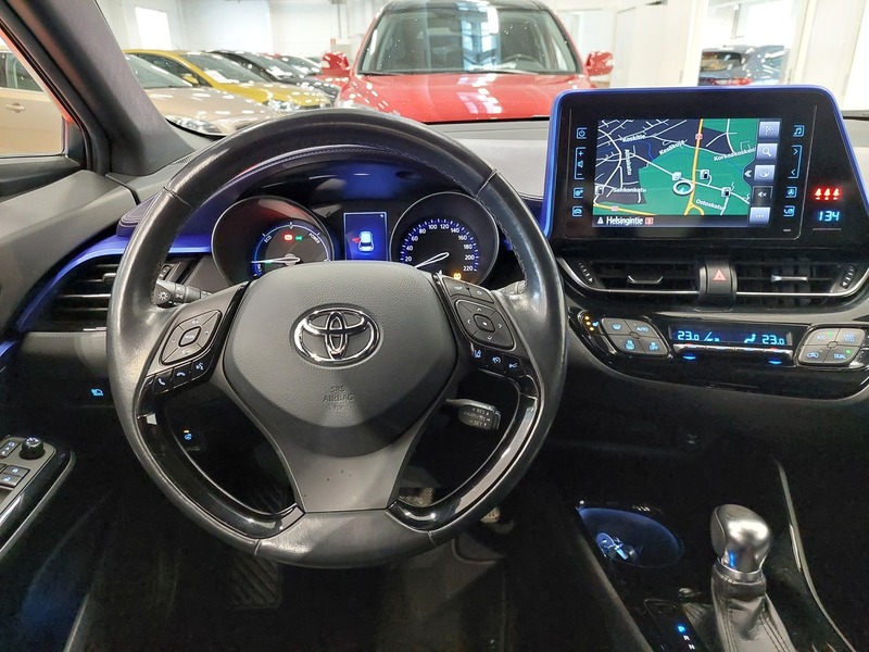 Toyota C-HR vaihtoauto